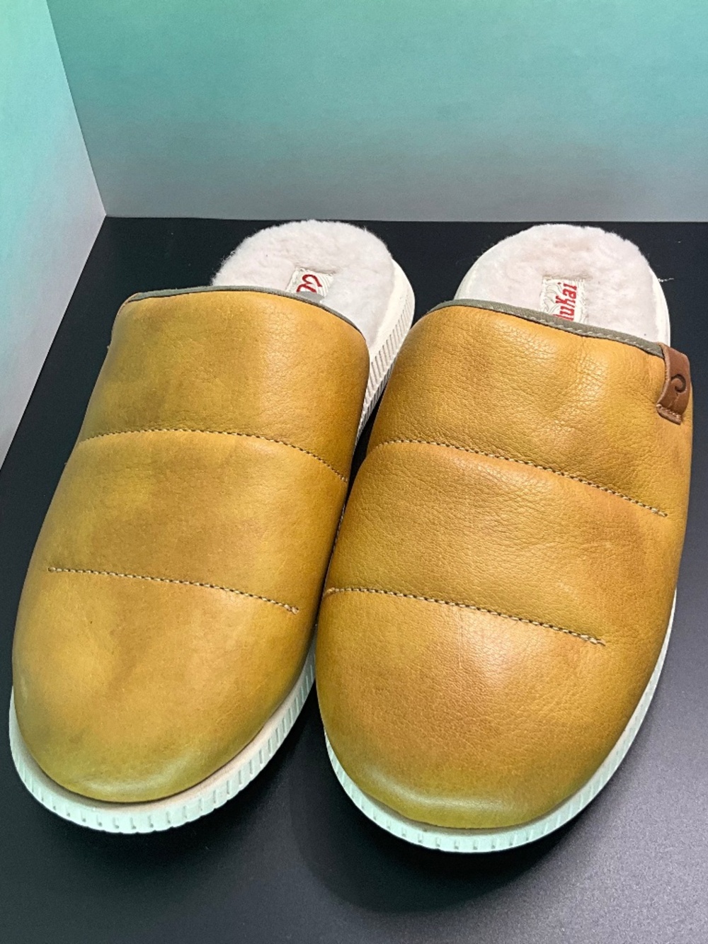 OluKai Mua ‘lli Men’s Leather Mules NWOT/Box US Men’s 9/Women’s 10.5/EU42